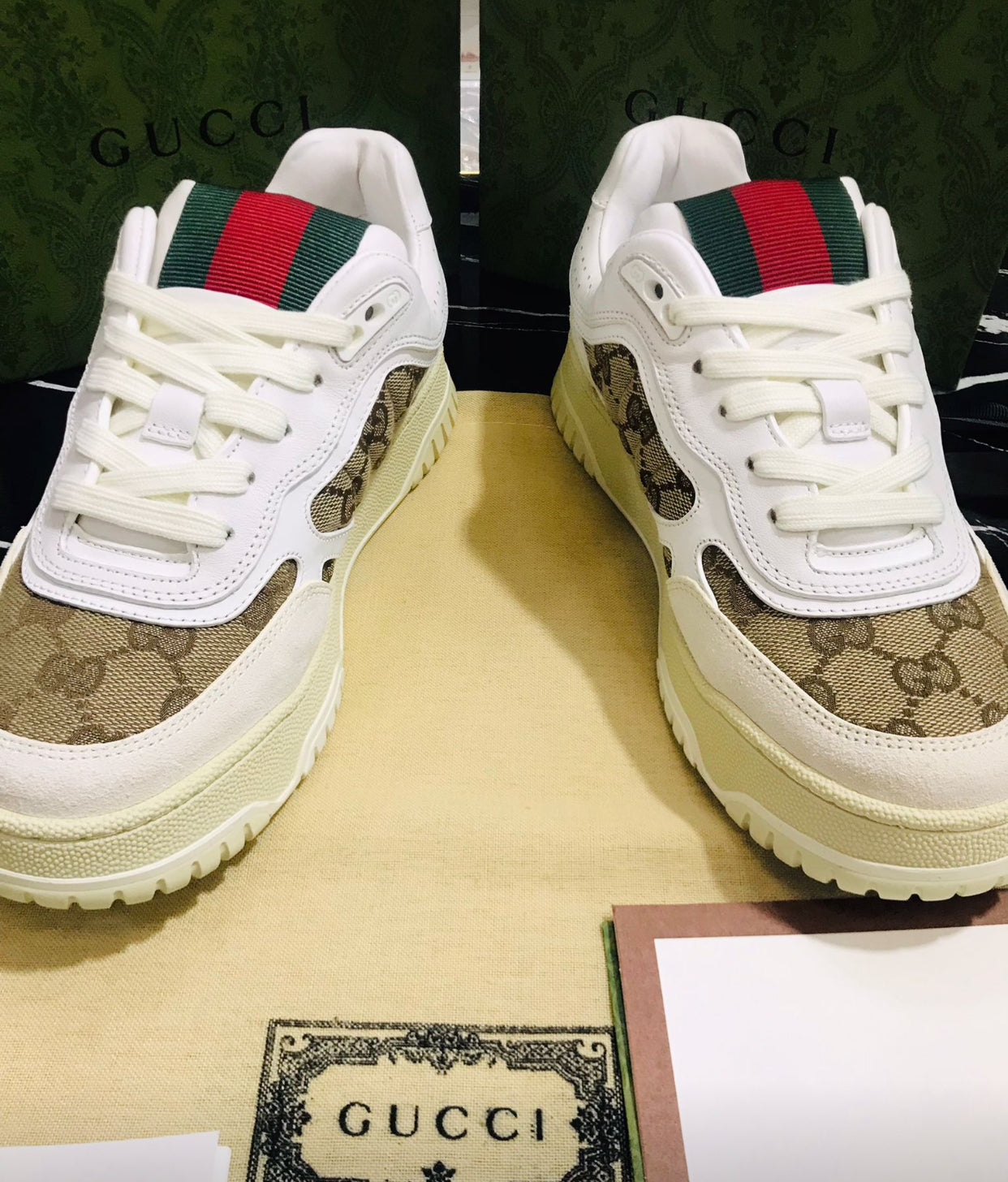 Gucci tenis color blancos Caballero