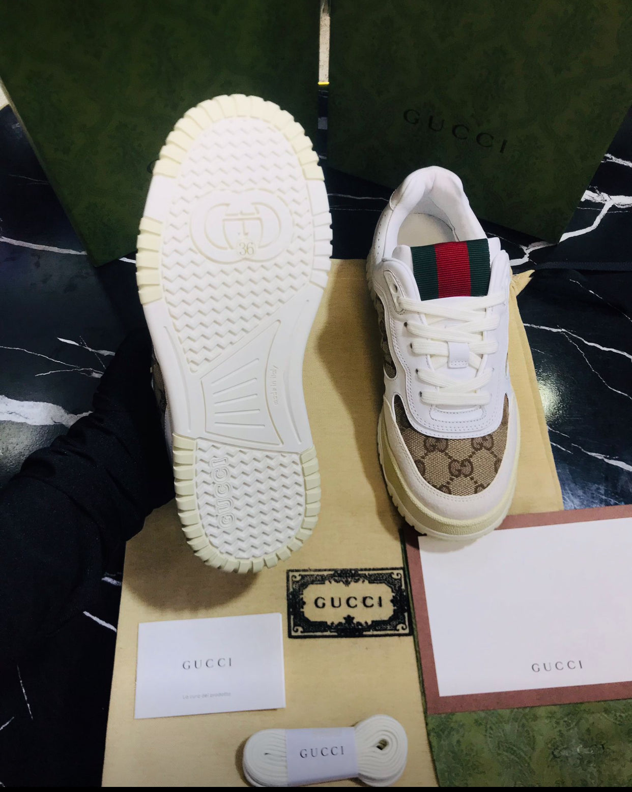 Gucci tenis color blancos Caballero