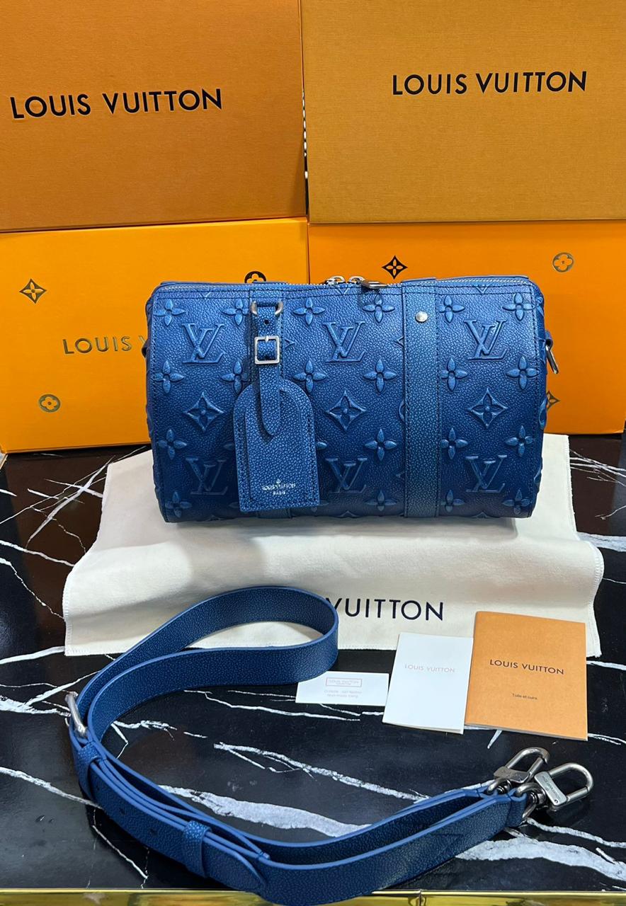 louis vuitton piel color azul marino