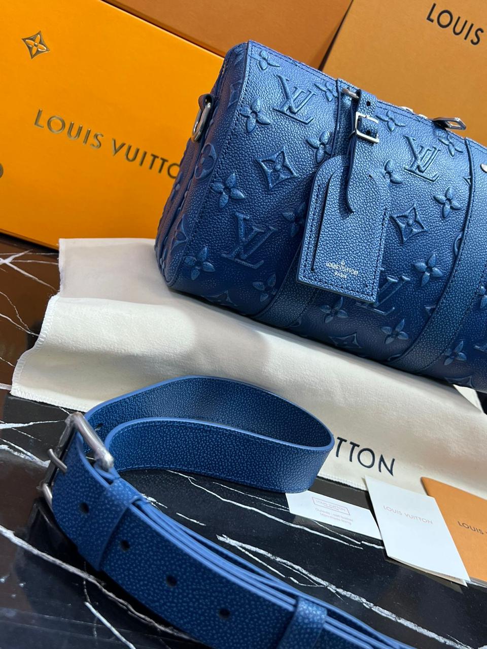 louis vuitton piel color azul marino