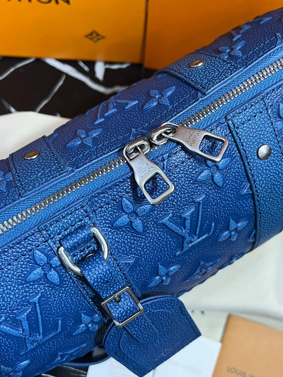 louis vuitton piel color azul marino