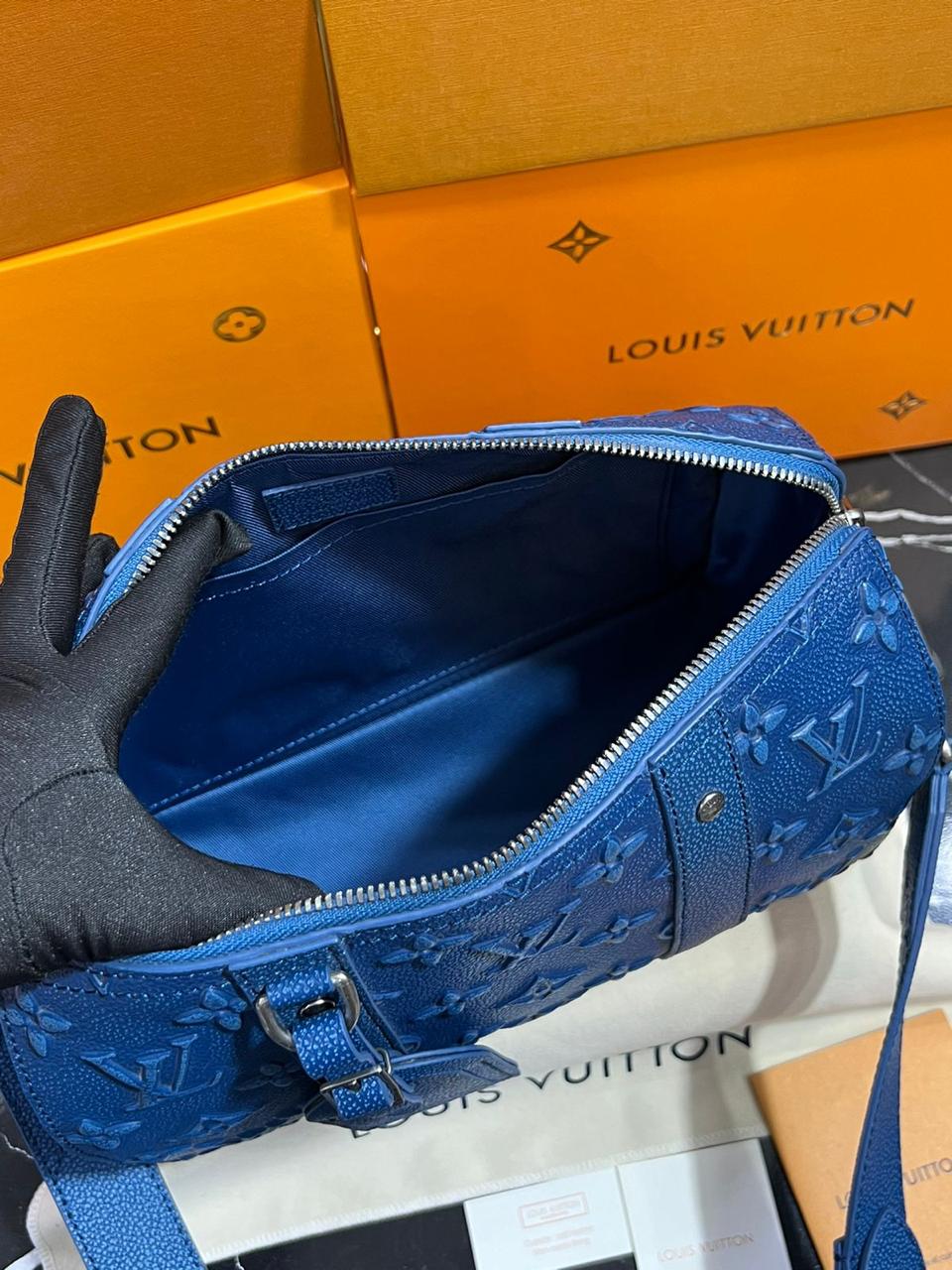 louis vuitton piel color azul marino