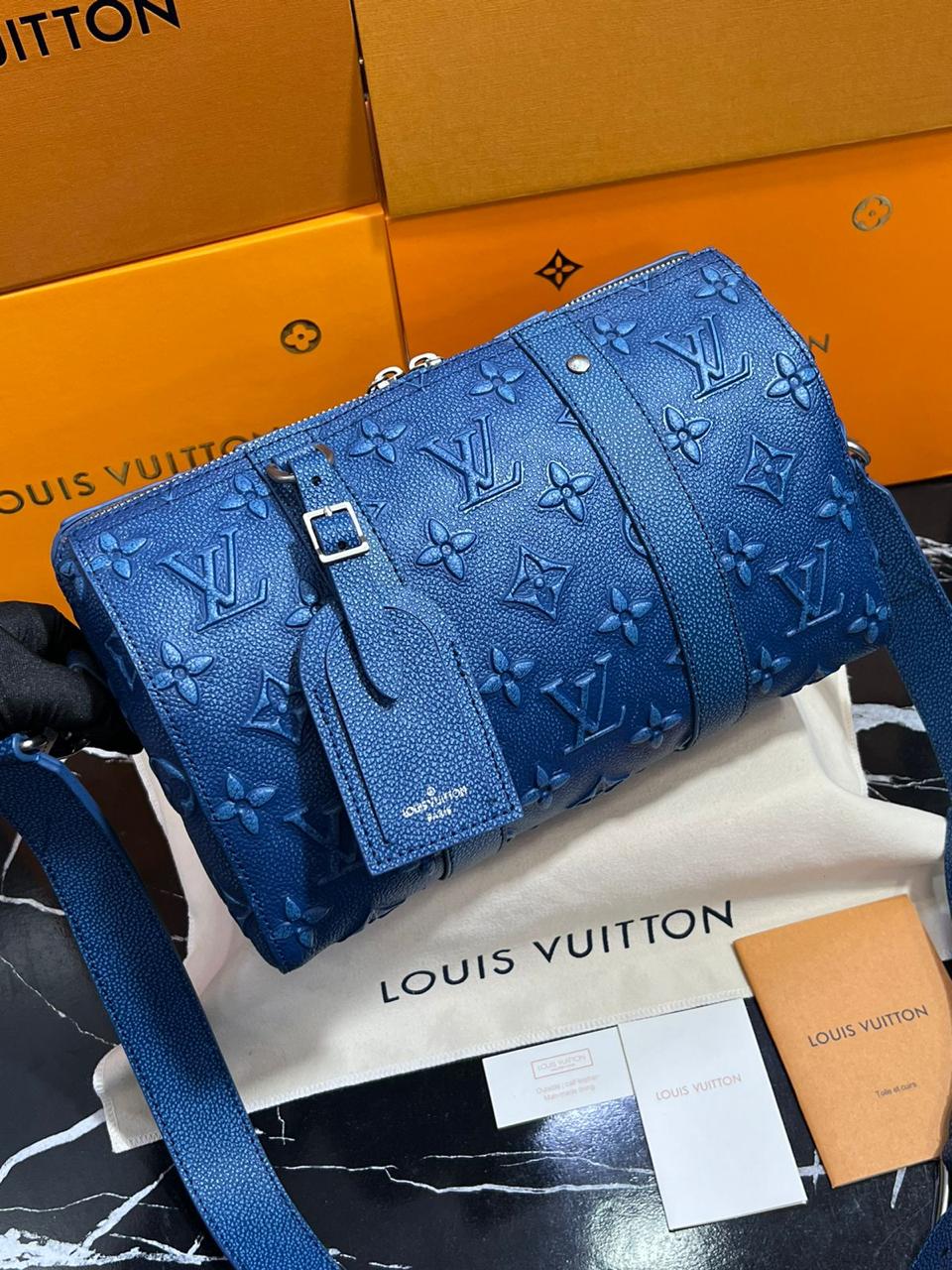 louis vuitton piel color azul marino