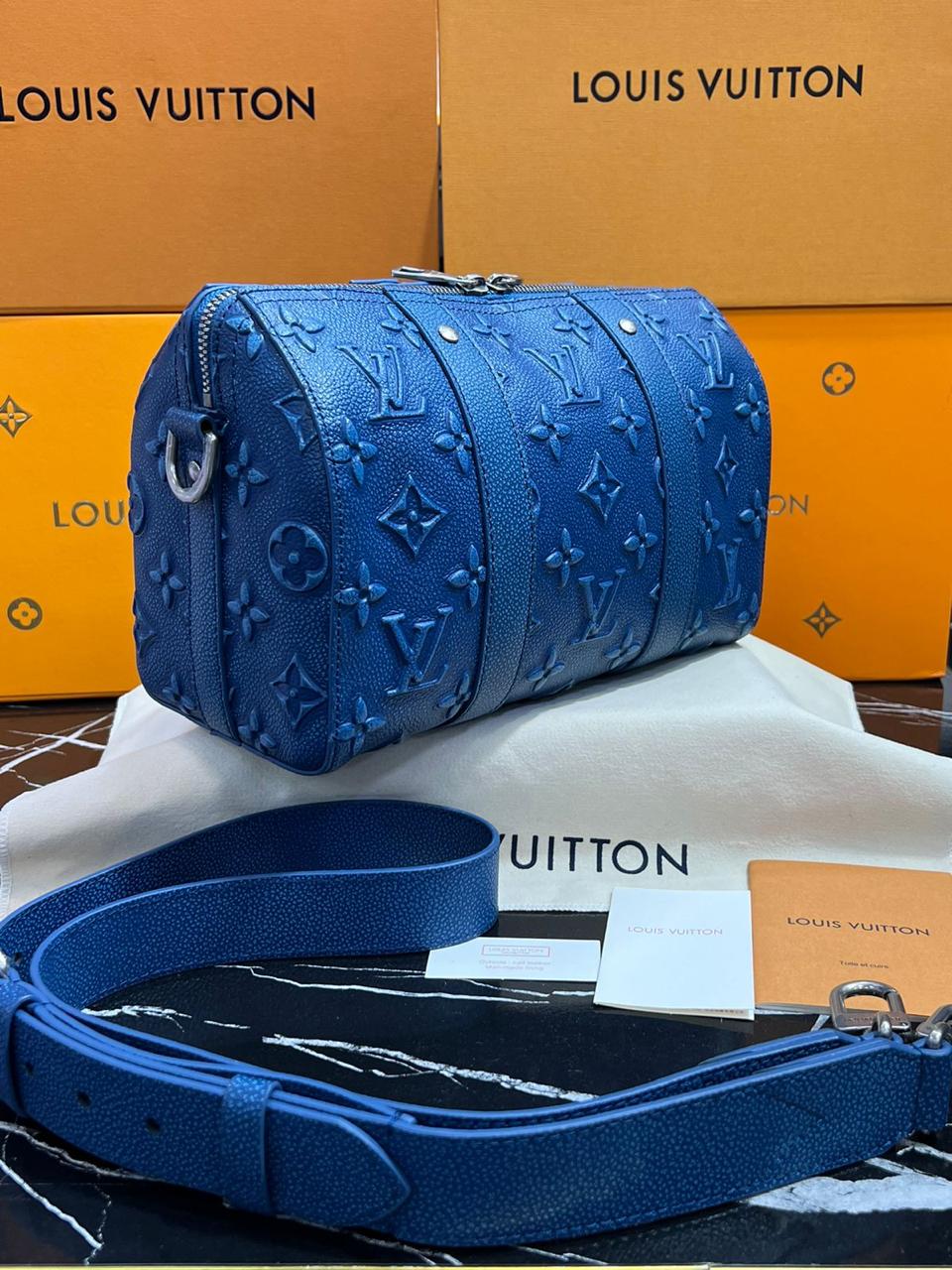 louis vuitton piel color azul marino