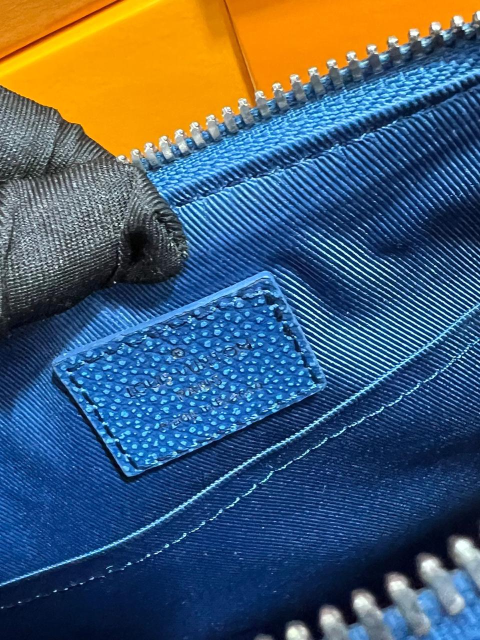 louis vuitton piel color azul marino