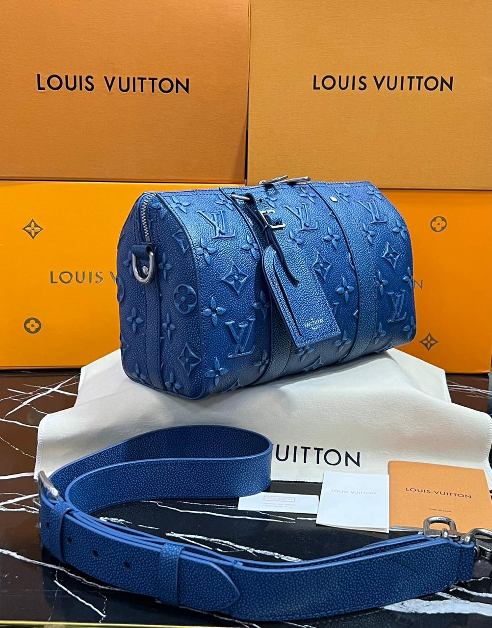 louis vuitton piel color azul marino