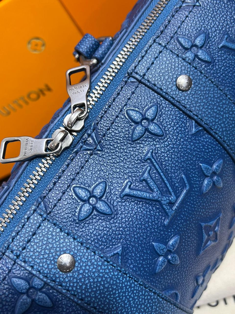 louis vuitton piel color azul marino