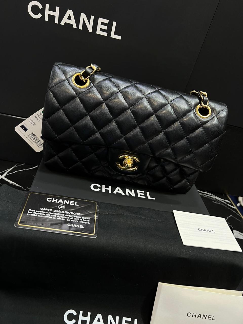 Chanel piel negra