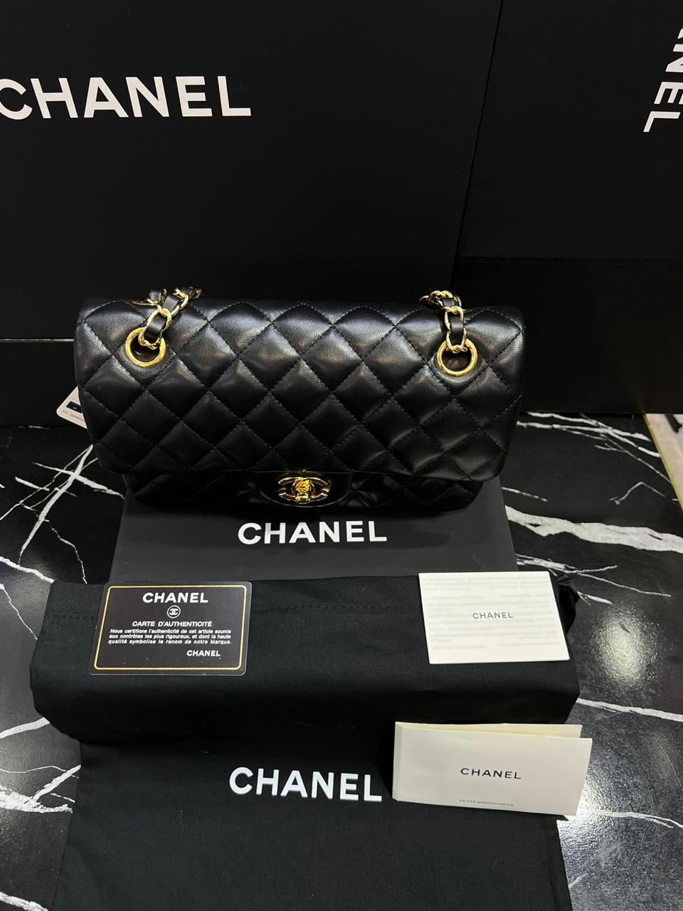 Chanel piel negra