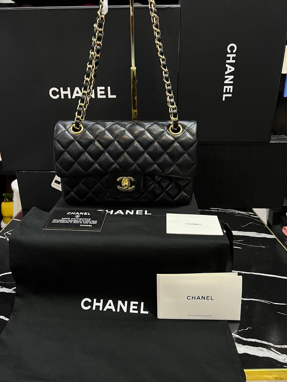 Chanel piel negra