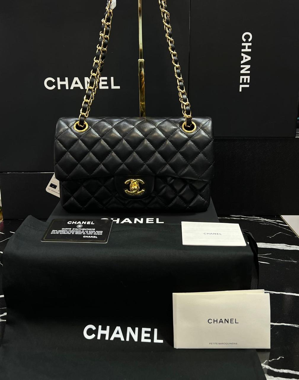 Chanel piel negra