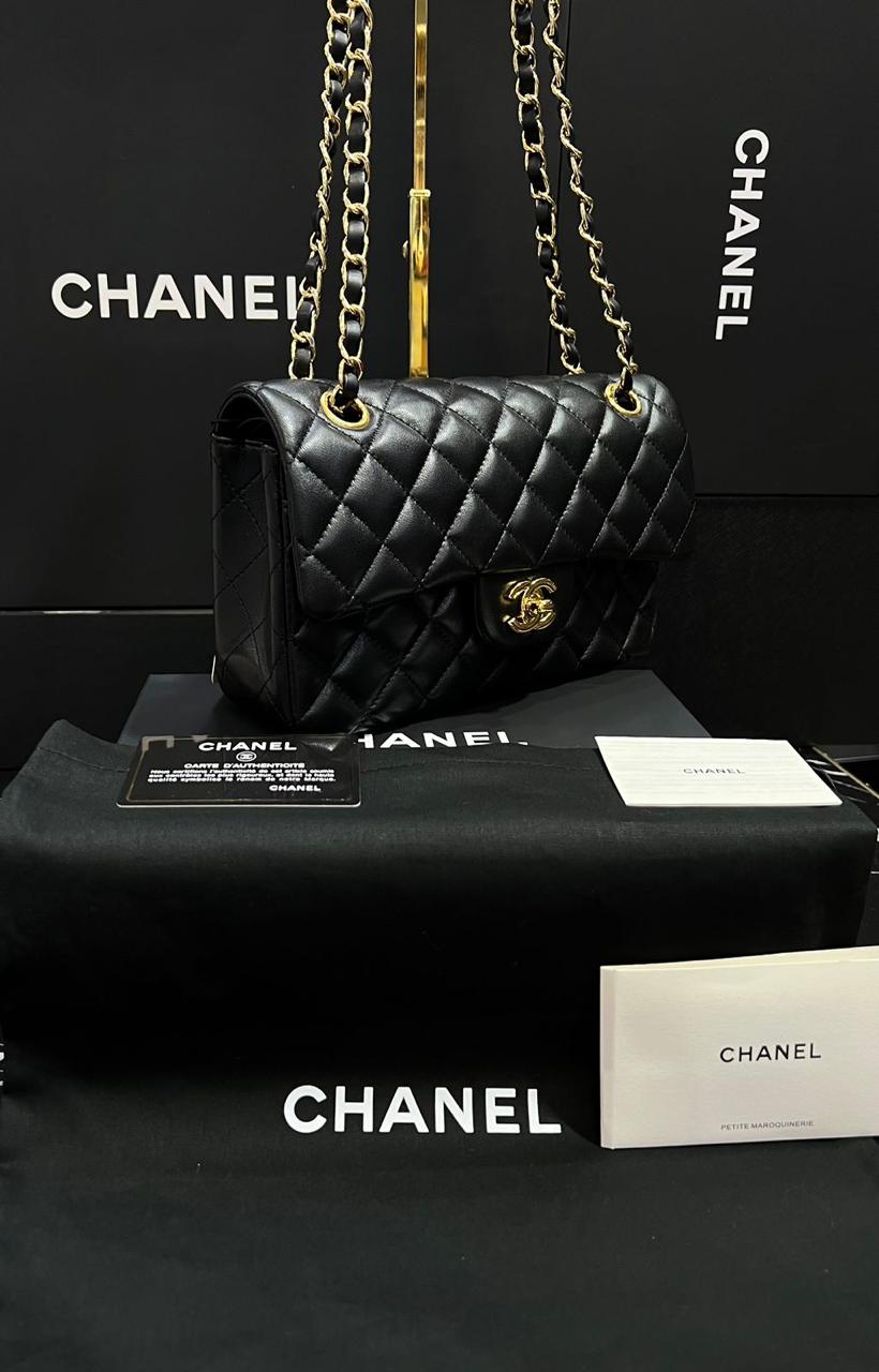 Chanel piel negra