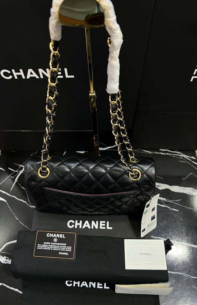 Chanel piel negra