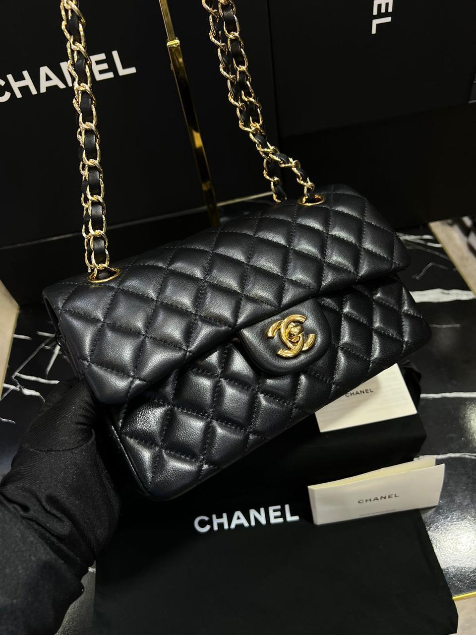 Chanel piel negra