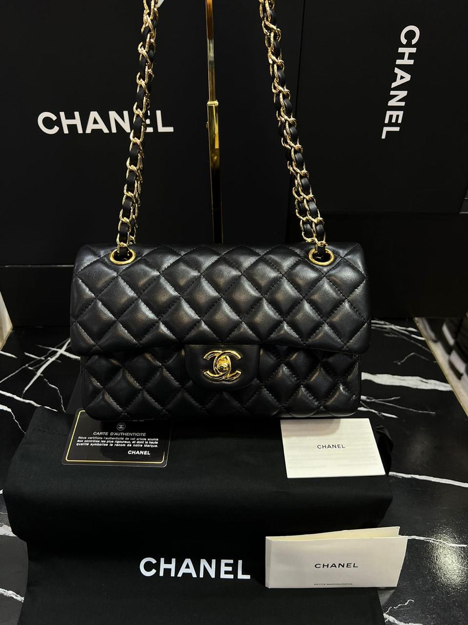 Chanel piel negra