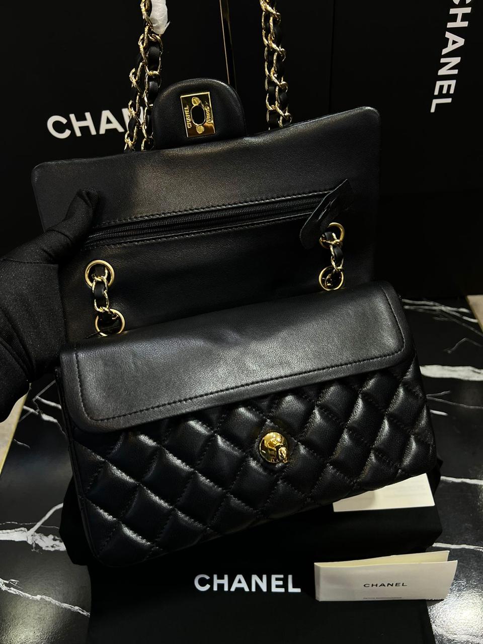 Chanel piel negra