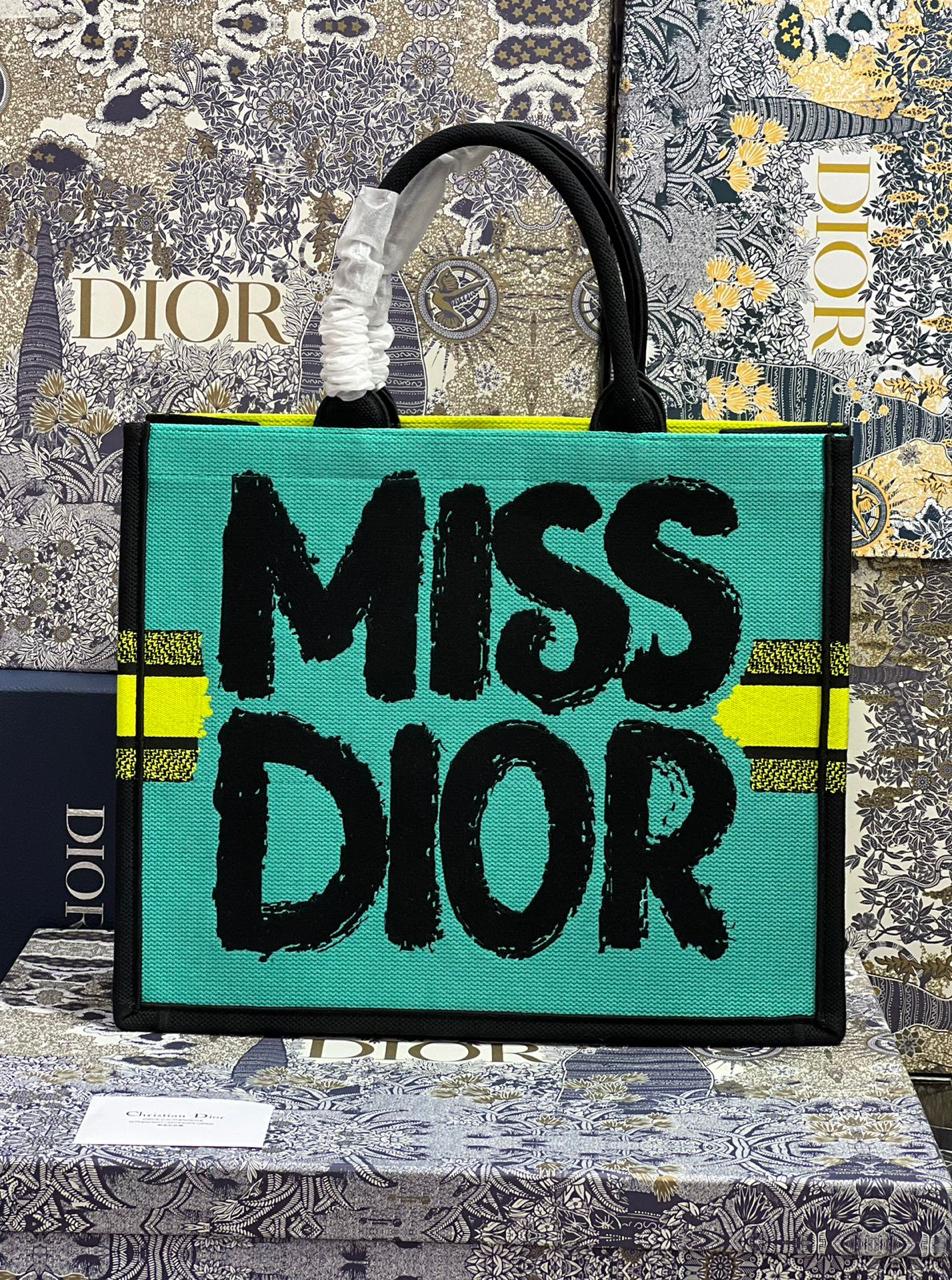 Cristian Dior Bordada