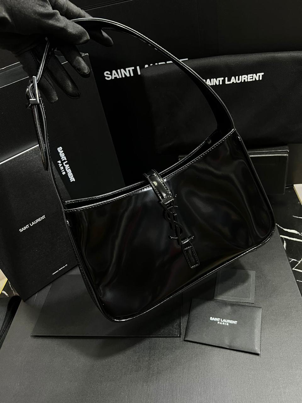 Saint Laurent YSL piel lisa