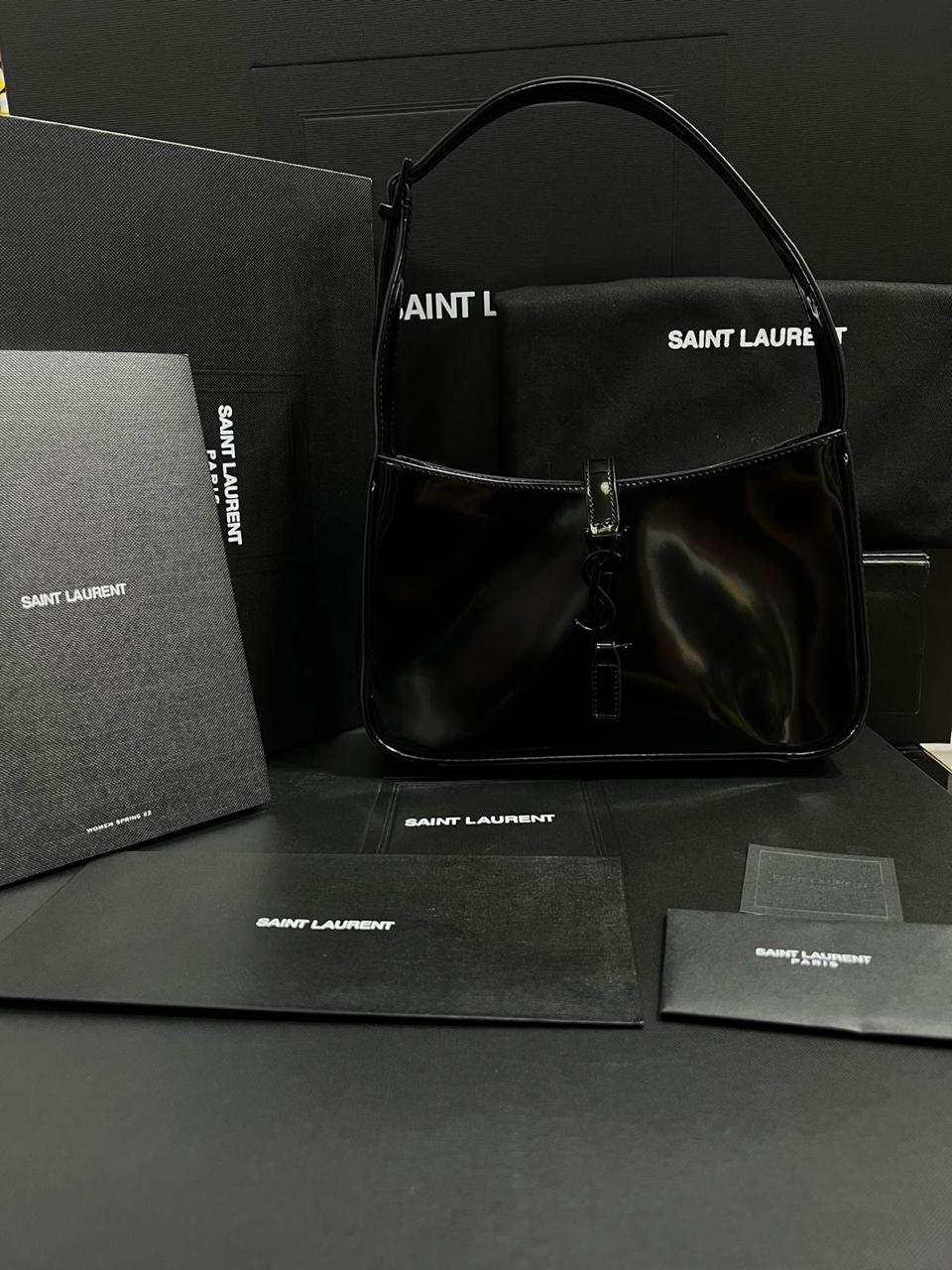 Saint Laurent YSL piel lisa