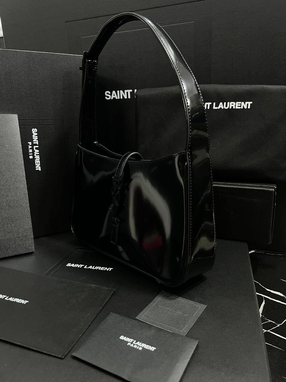 Saint Laurent YSL piel lisa