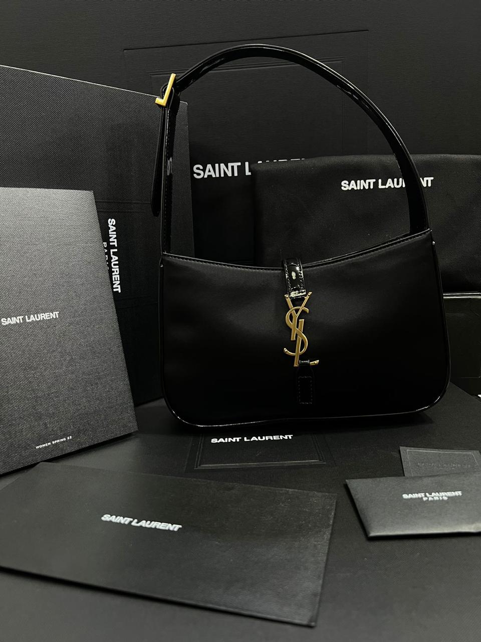 Saint Laurent YSL piel con acabados en tela y charol