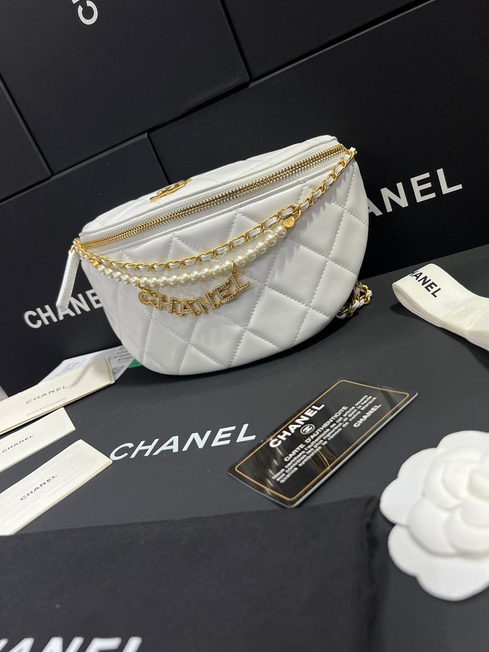 Chanel G5 Riñonera piel de cordero brillante