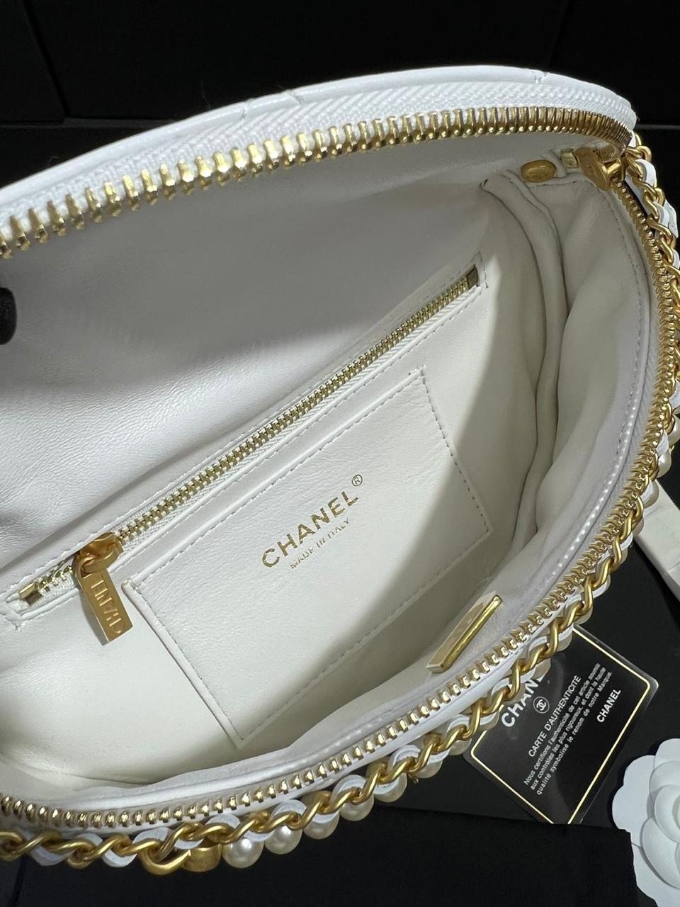 Chanel G5 Riñonera piel de cordero brillante