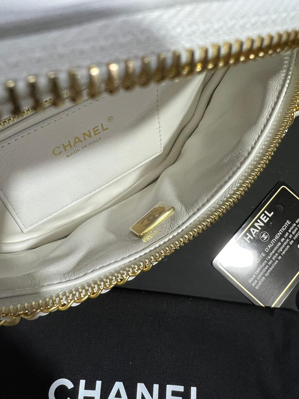 Chanel G5 Riñonera piel de cordero brillante