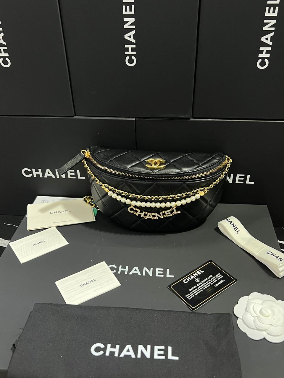 Chanel G5 Riñonera piel de cordero brillante