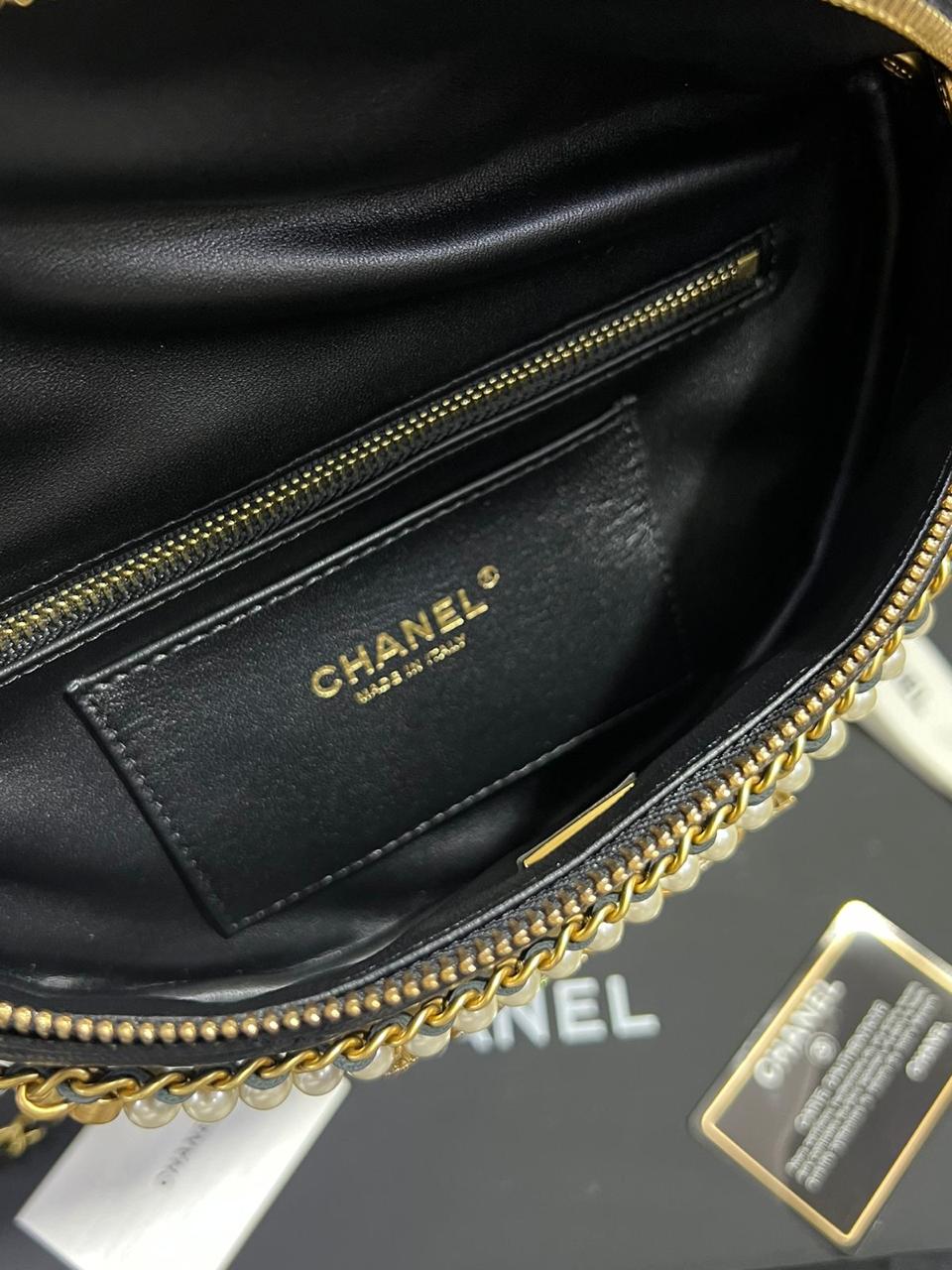 Chanel G5 Riñonera piel de cordero brillante