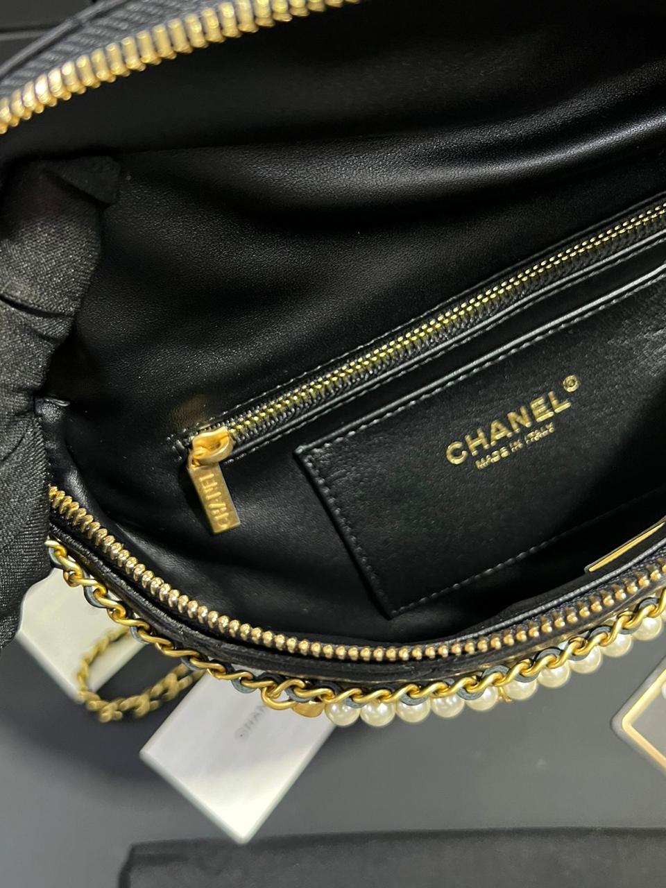 Chanel G5 Riñonera piel de cordero brillante