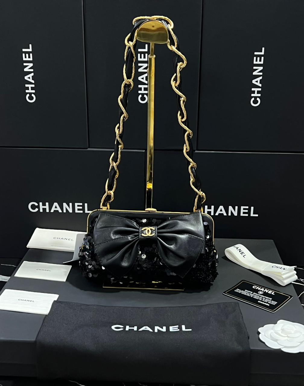 Chanel G5 bolso de mano con cadena piel de cordero efecto charol granulada