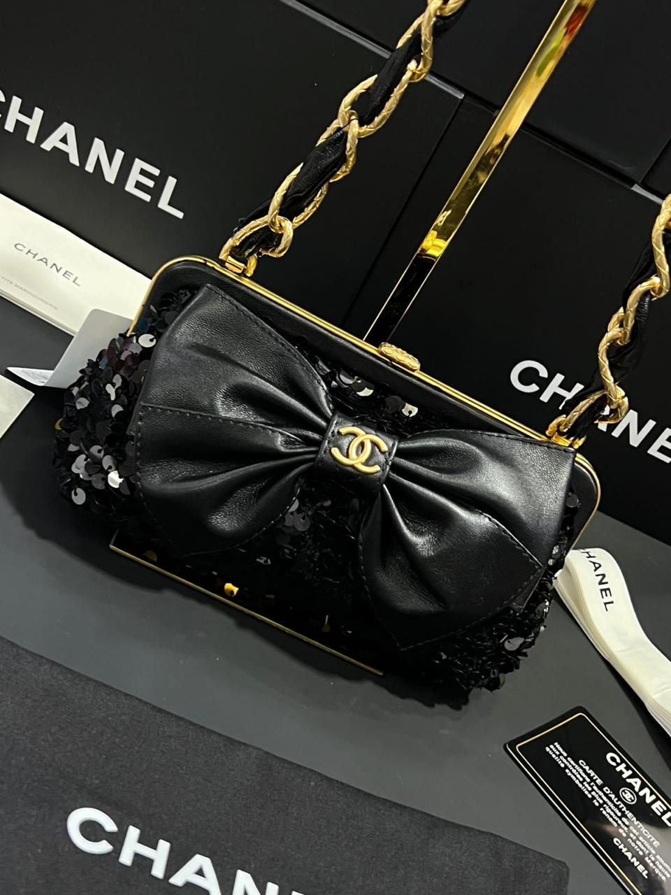 Chanel G5 bolso de mano con cadena piel de cordero efecto charol granulada