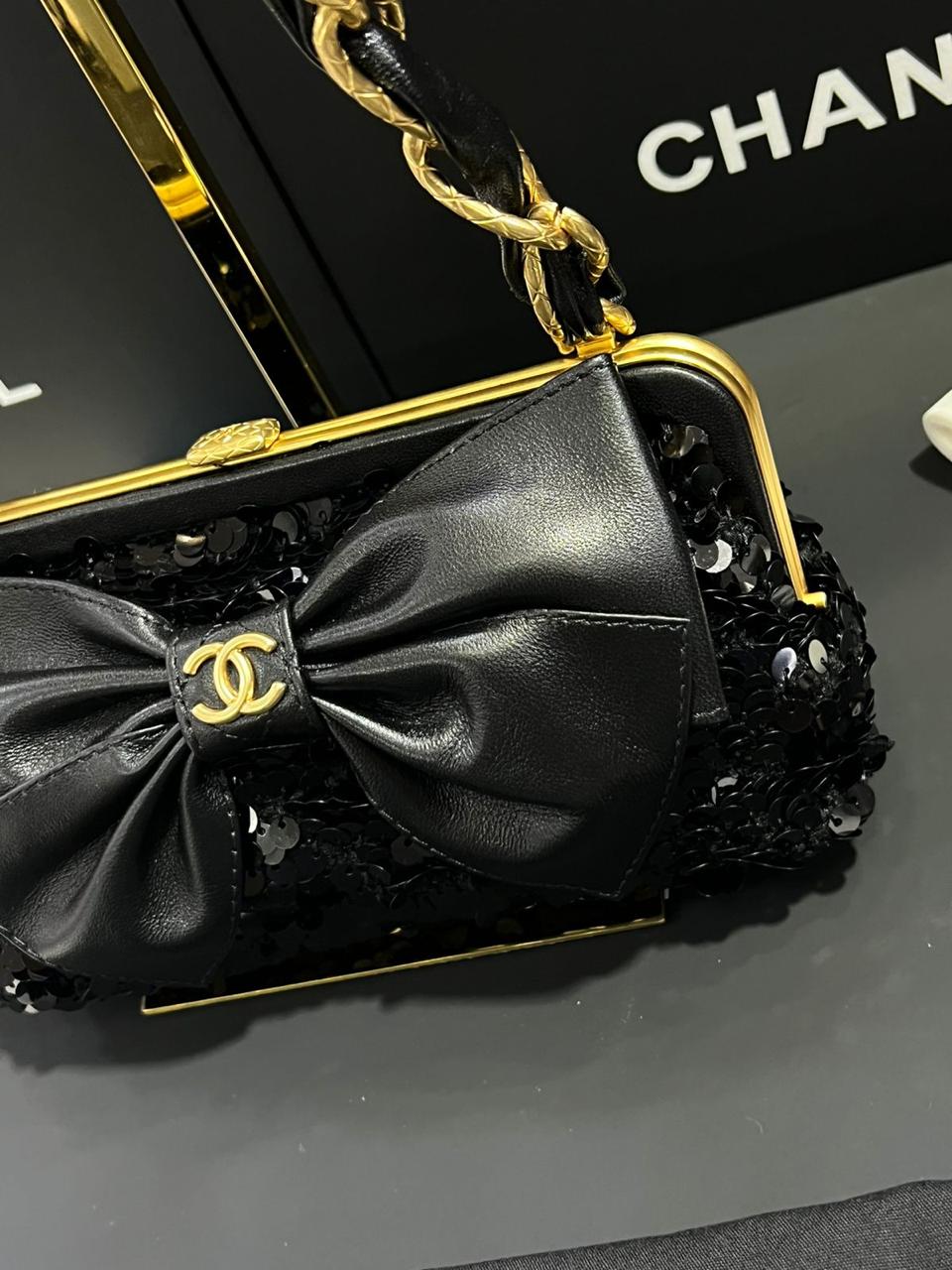 Chanel G5 bolso de mano con cadena piel de cordero efecto charol granulada