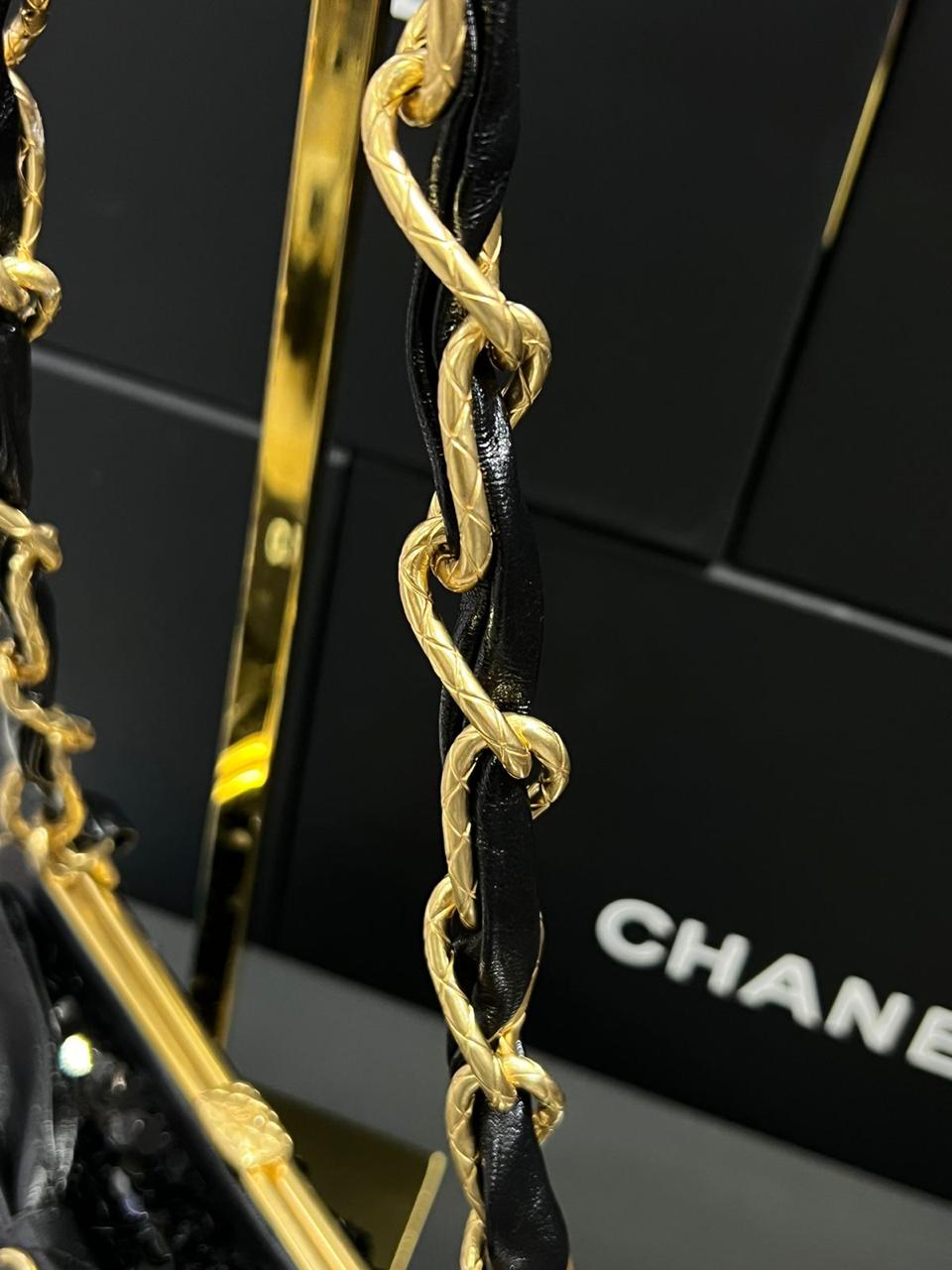 Chanel G5 bolso de mano con cadena piel de cordero efecto charol granulada