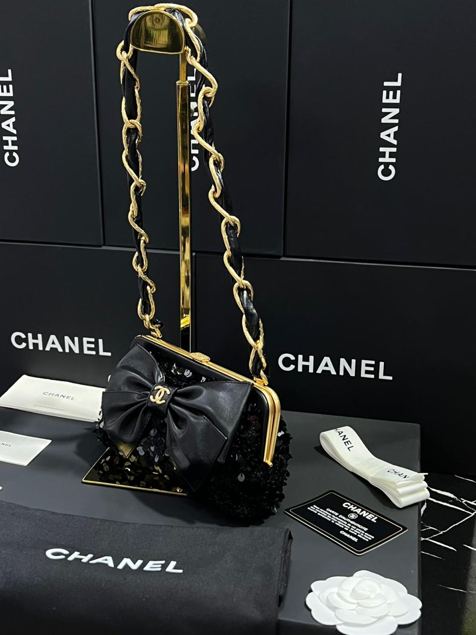 Chanel G5 bolso de mano con cadena piel de cordero efecto charol granulada