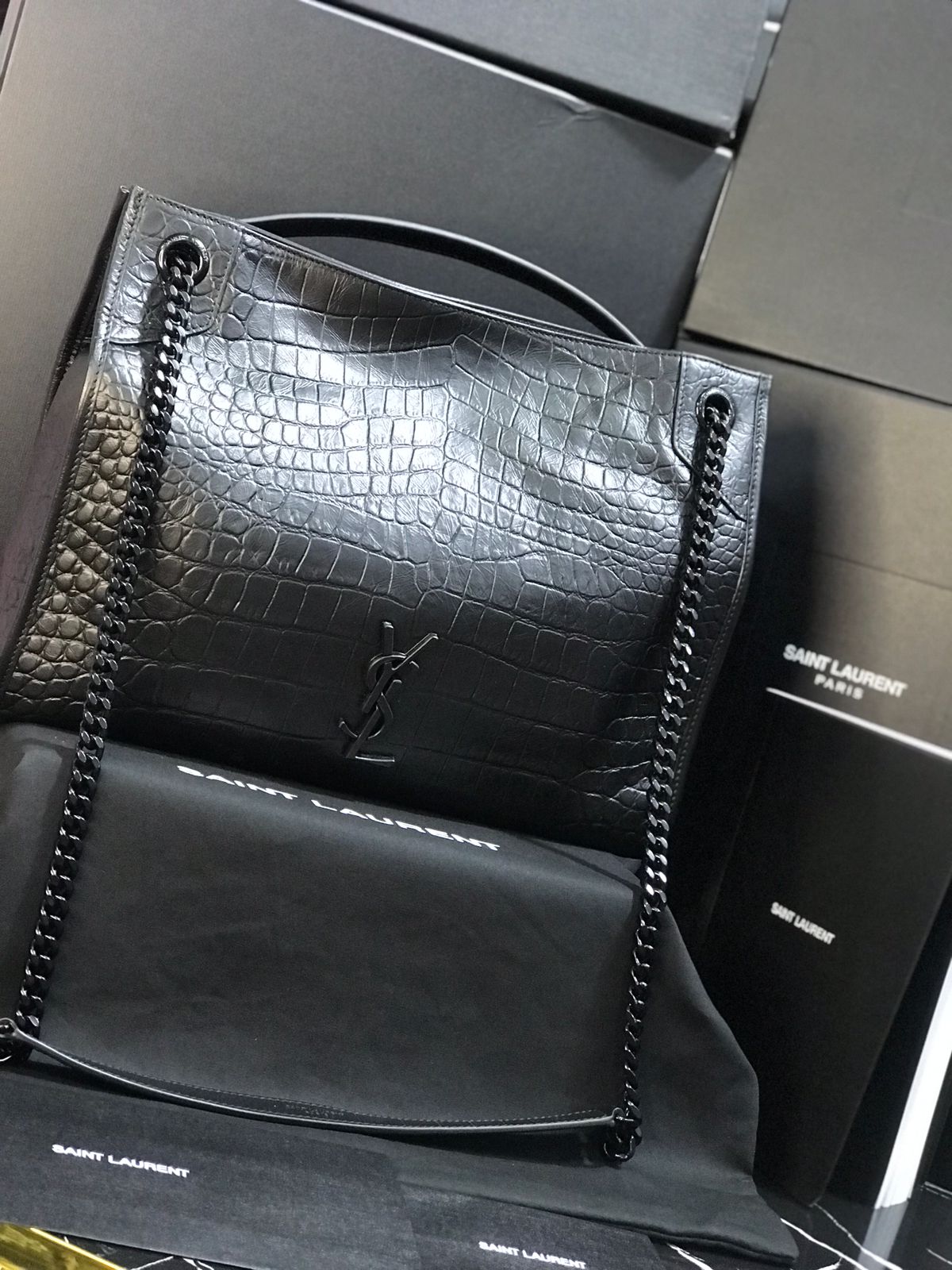 Saint Laurent Negro Piel