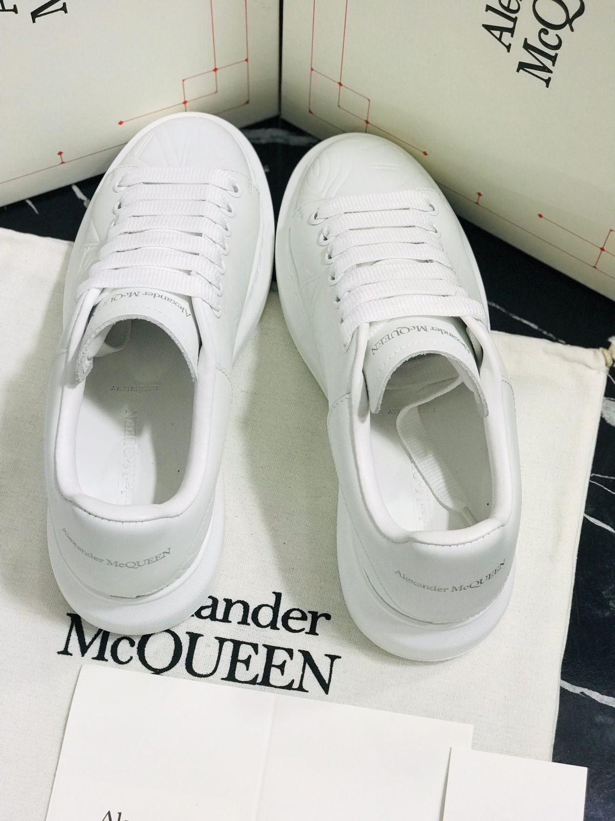 Tenis Alexander Mc Queen blancos