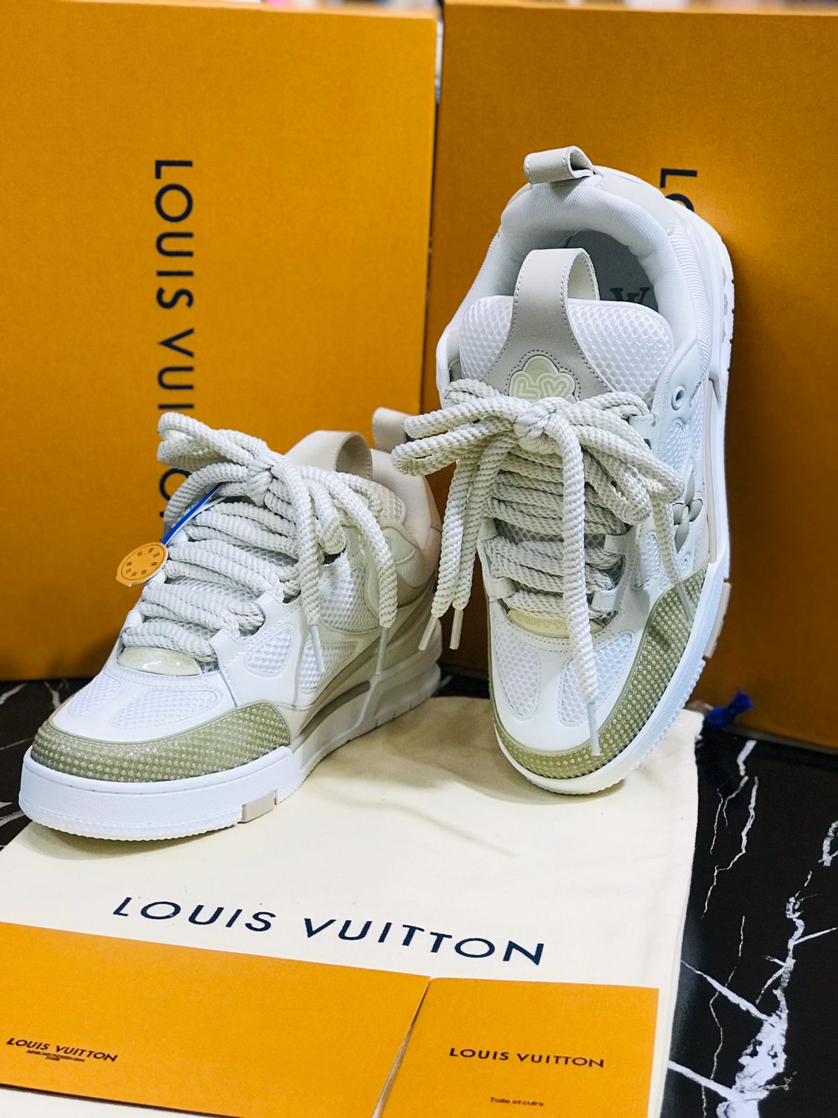 Louis Vuitton blancos Caballero