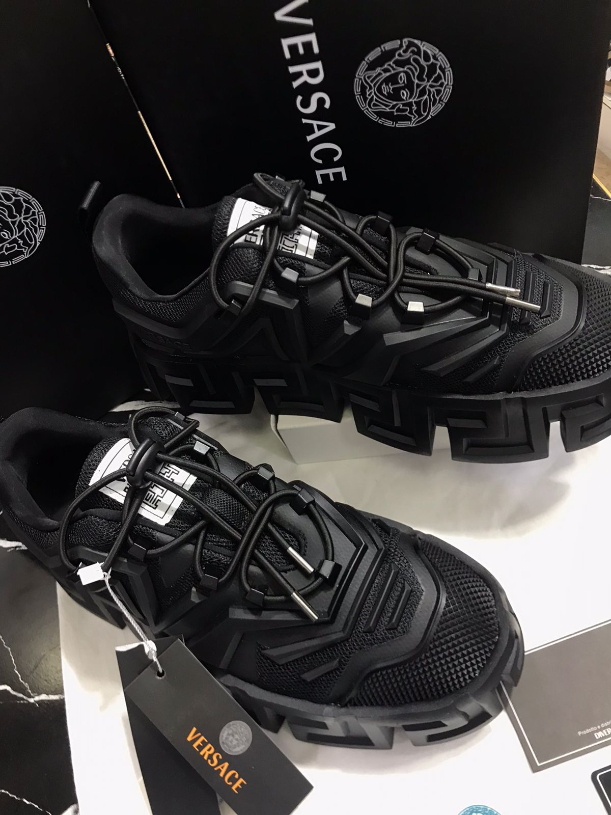 Versace tenis color negro Caballero