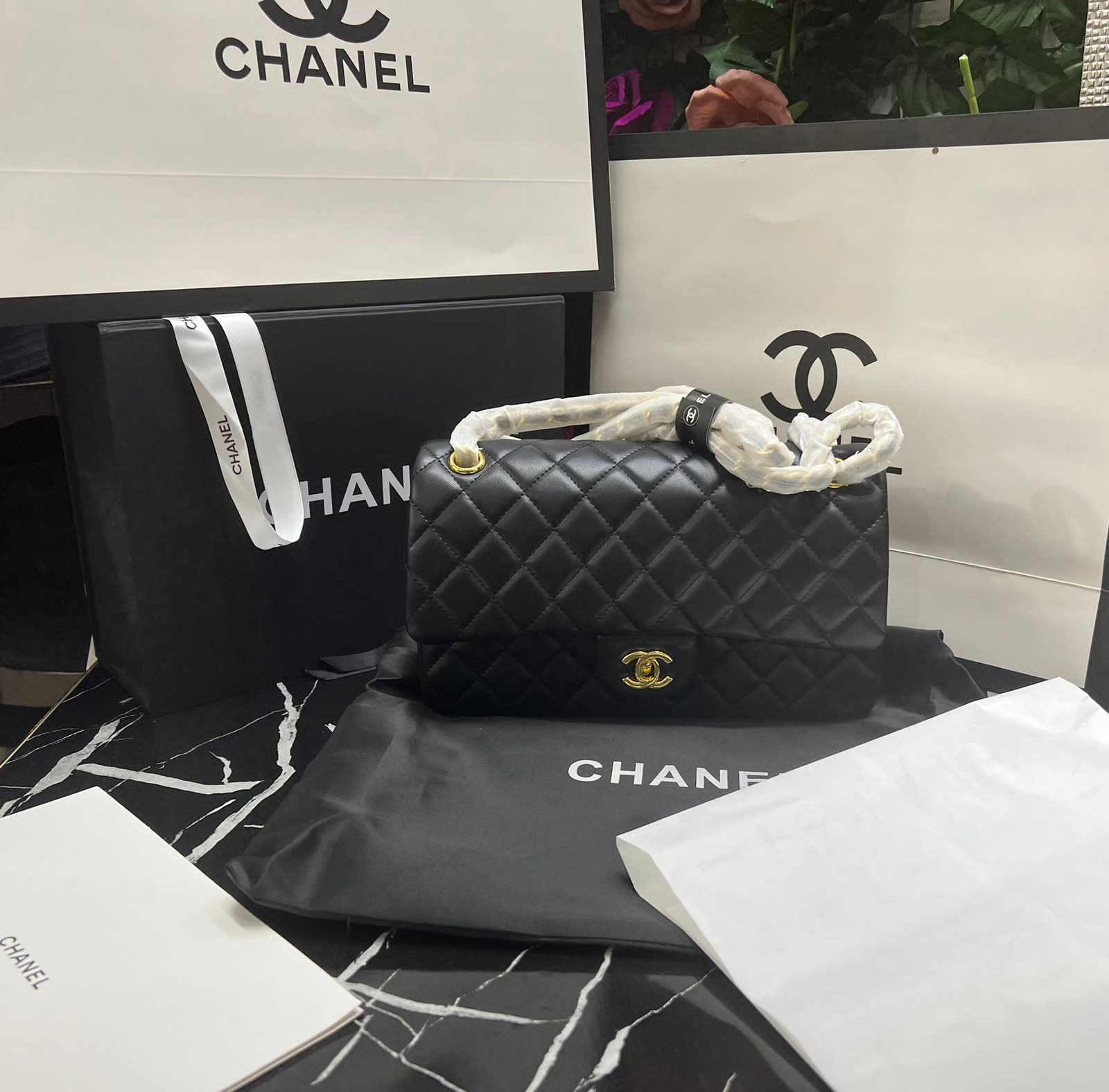 Chanel Negro Clasica con Solapa