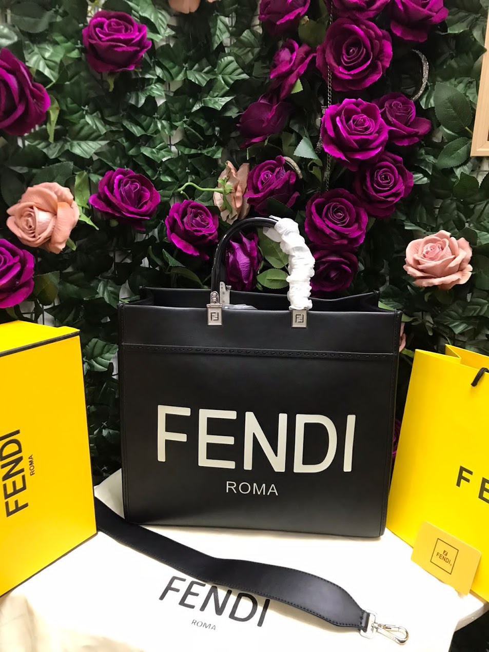 Fendi Negra Piel Mediana