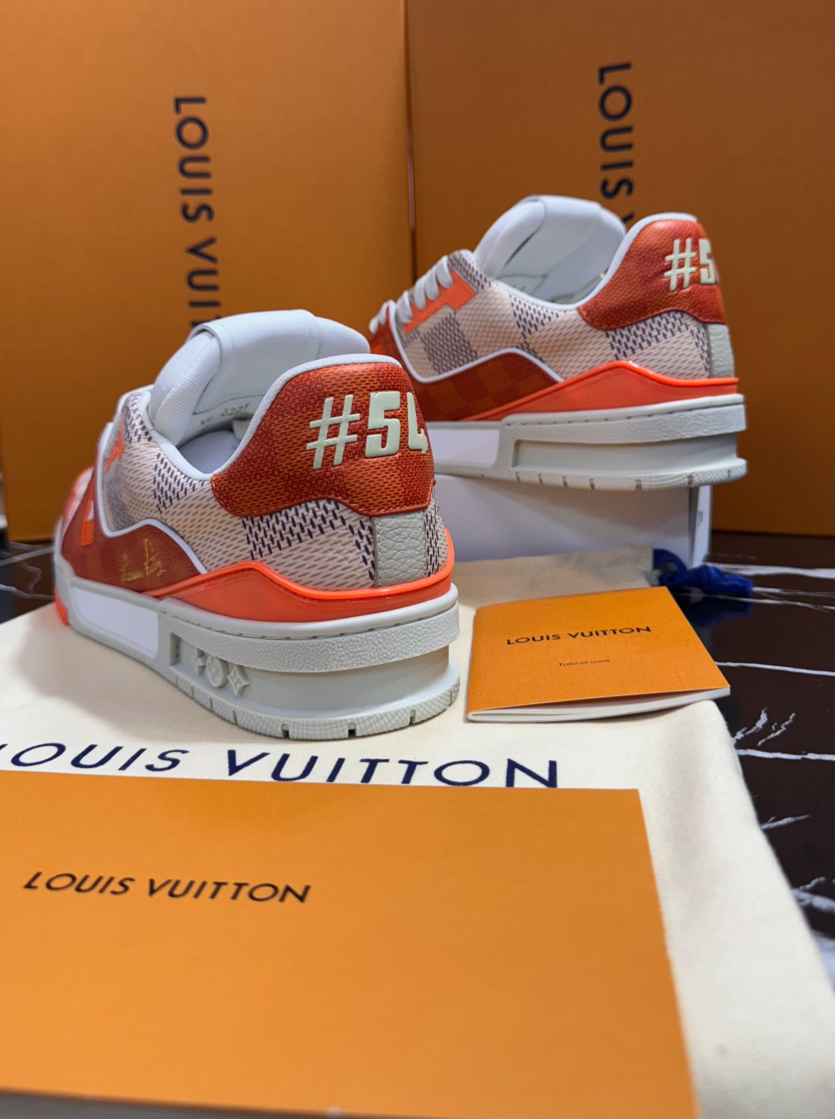 Louis Vuitton tenis blanco con naranja Caballero