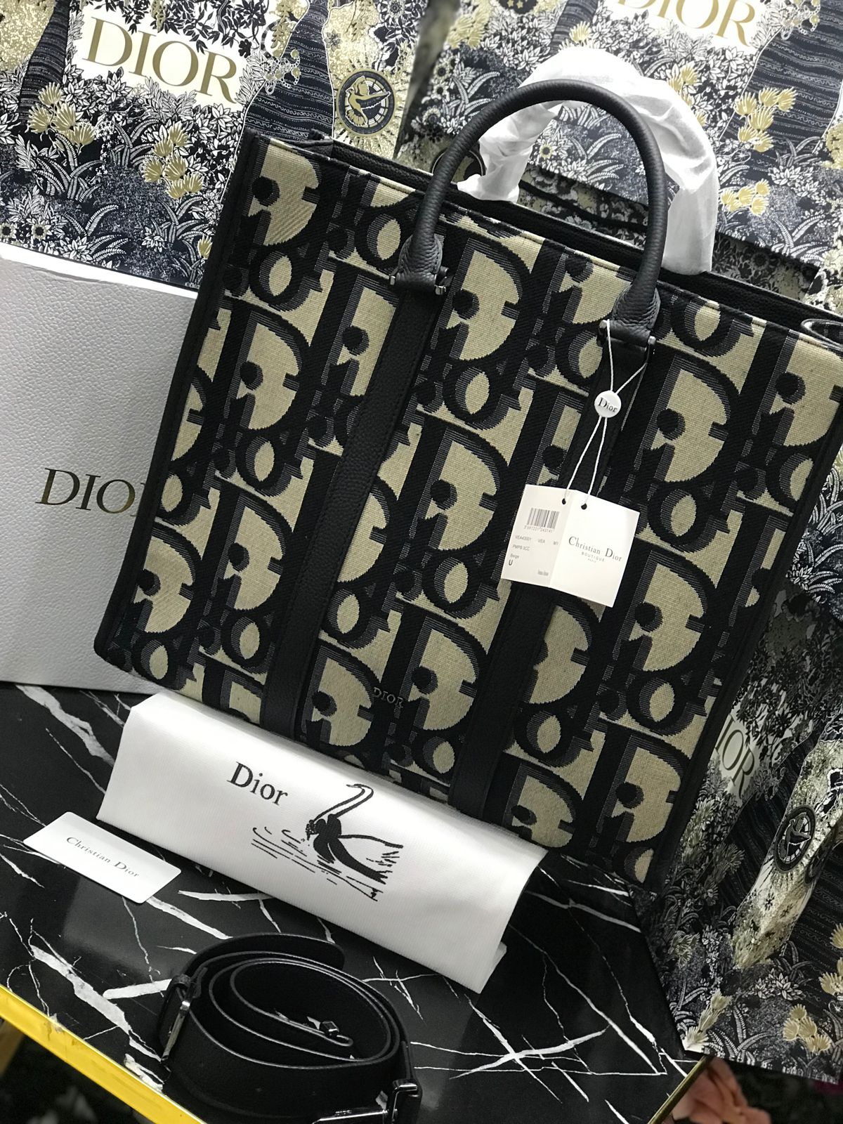 Christian Dior Beige con Negro Bordada con Piel