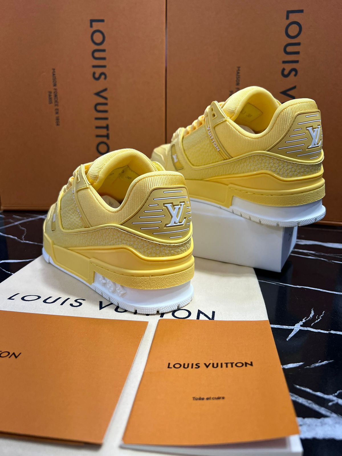 Louis Vuitton Tenis Amarillos