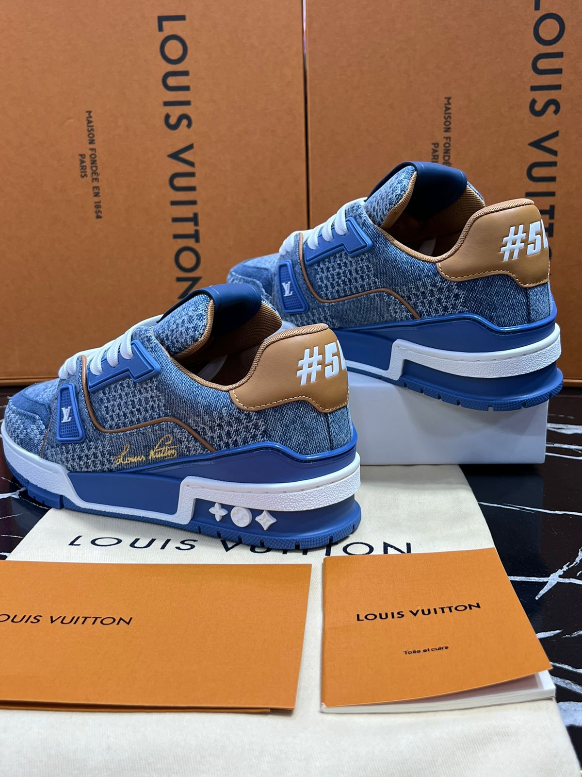 Louis Vuitton tenis color azul Caballero