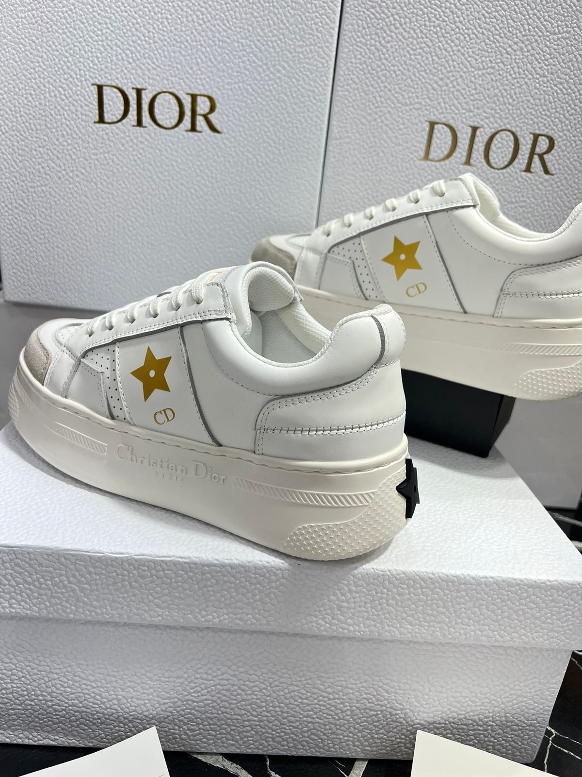 Christian Dior Tenis color blancos