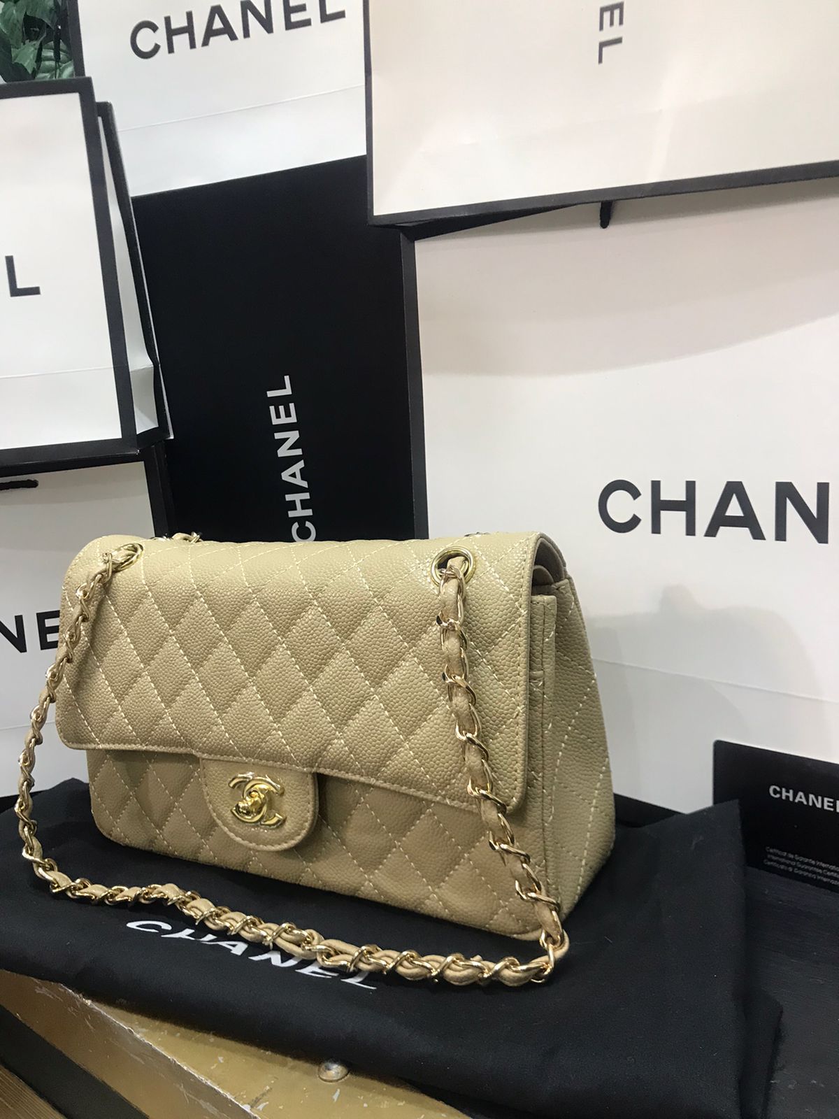 Chanel Caviar Beige Piel