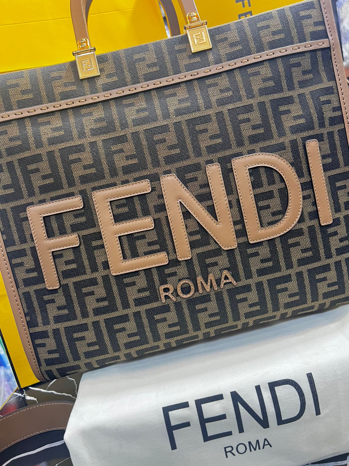 Fendi Roma Café Tela con Piel