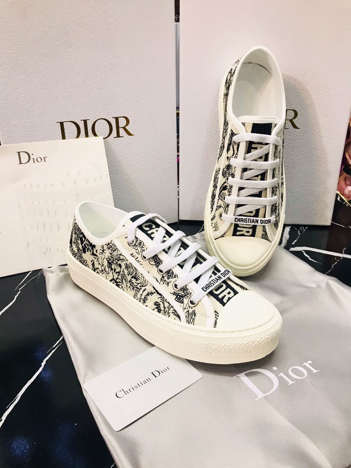 Christian Dior Tenis con bordes de tela